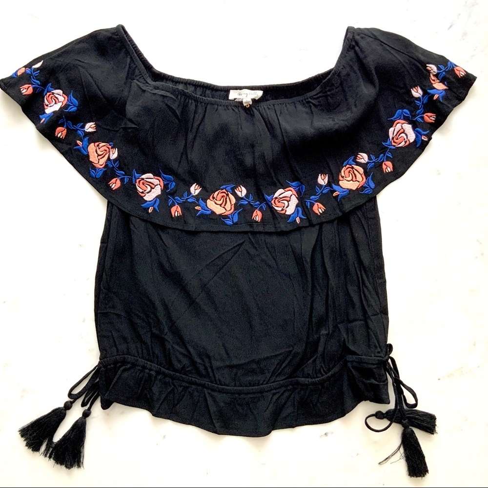 ♥️ NEW! SUPER CUTE FLORAL OFF SHOULDER TOP TASSEL